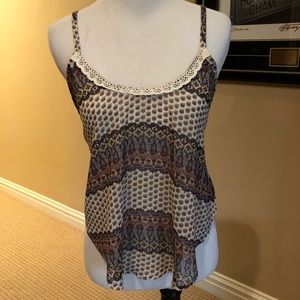 Gorgeous top w/lace on neck line. Perfect summer